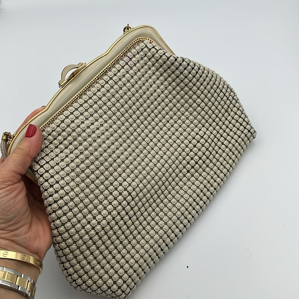 Vintage '70s Oroton Mesh Evening Purse in Gardenia Color - Picture 12 of 14